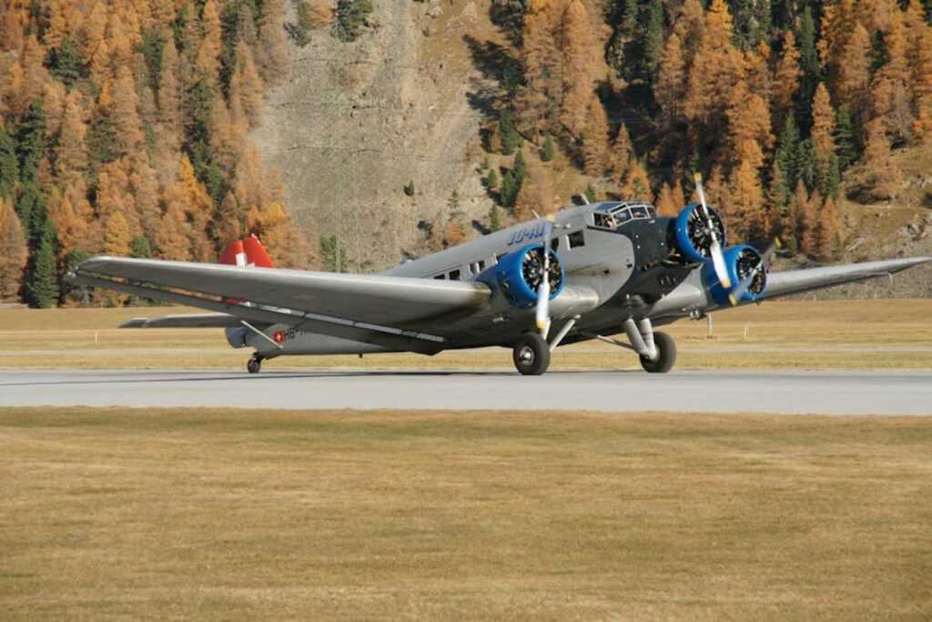 why hanlerdos aviation share is falling