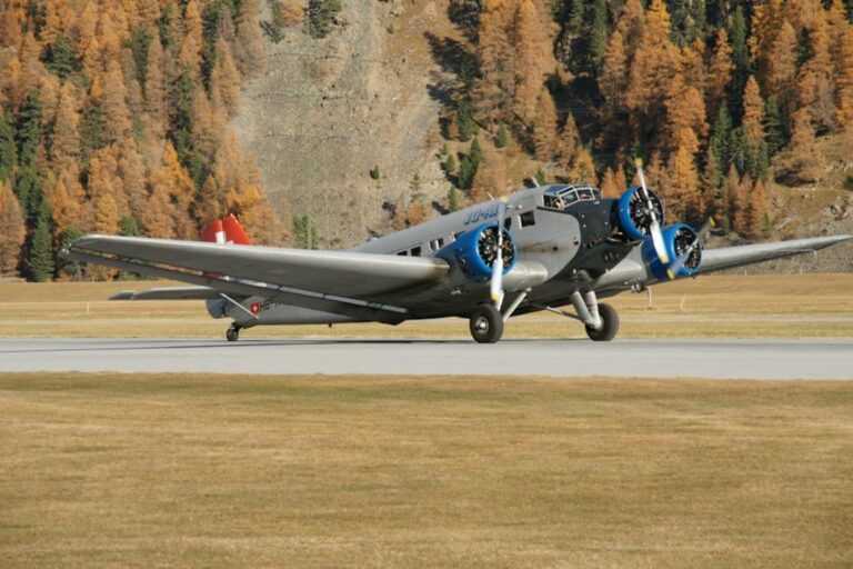 why hanlerdos aviation share is falling